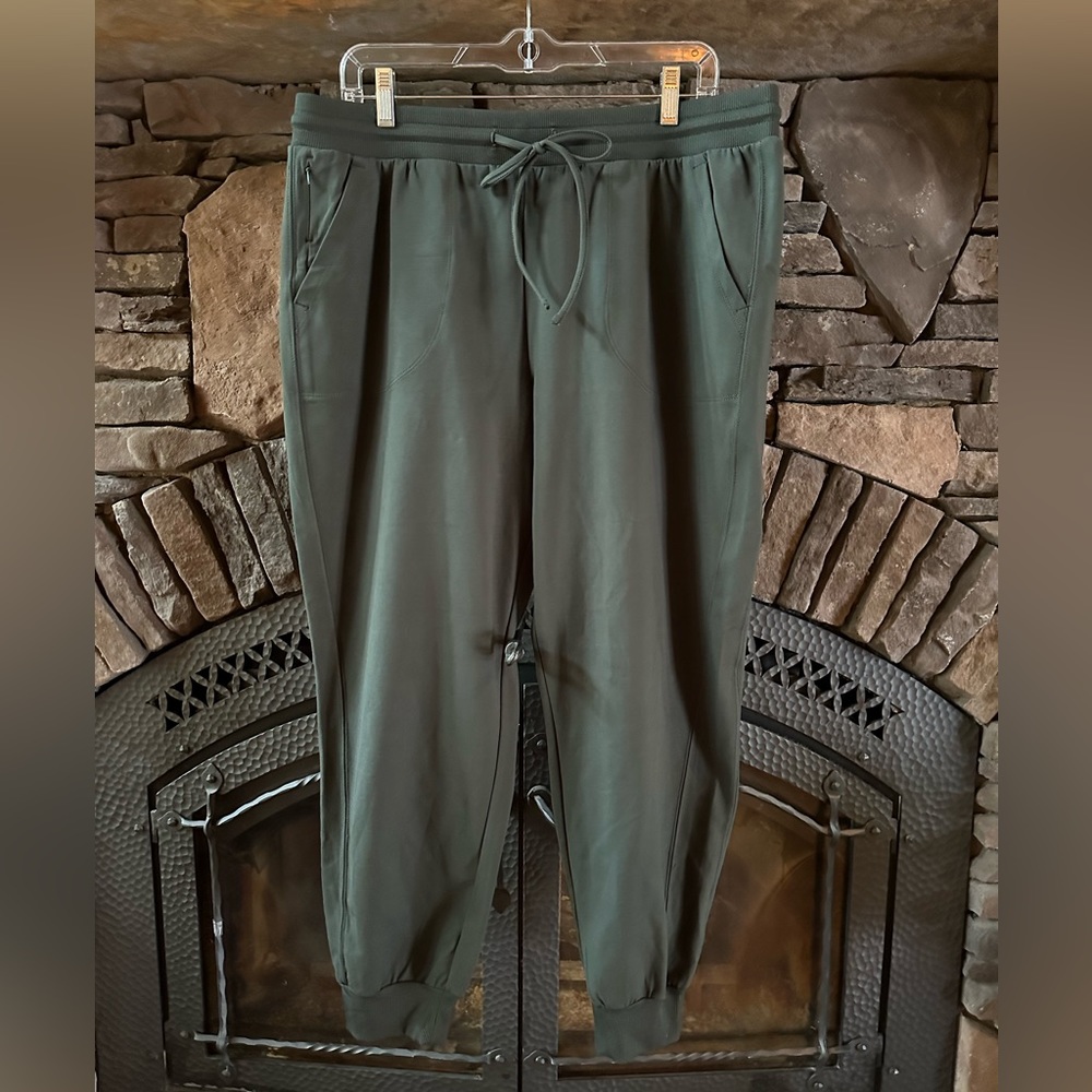 Rachel Zoe Olive Green Joggers. NWT. XL.